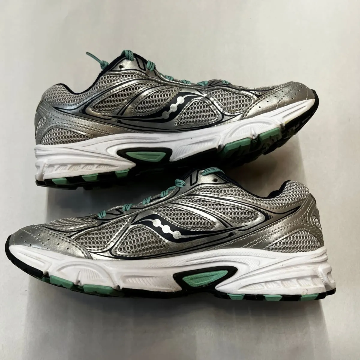 SAUCONY Women's Grid Cohesion 7 -Silver/Navy/Green- Running Shoe Size 8M Preowned